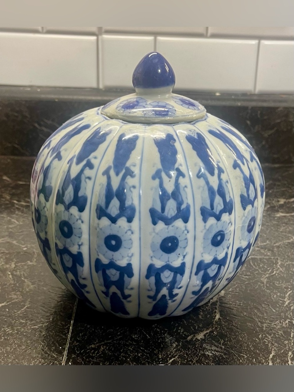 Vintage Chinese pumpkin jar porcelain hand painted blue & white - Picture 3 of 6